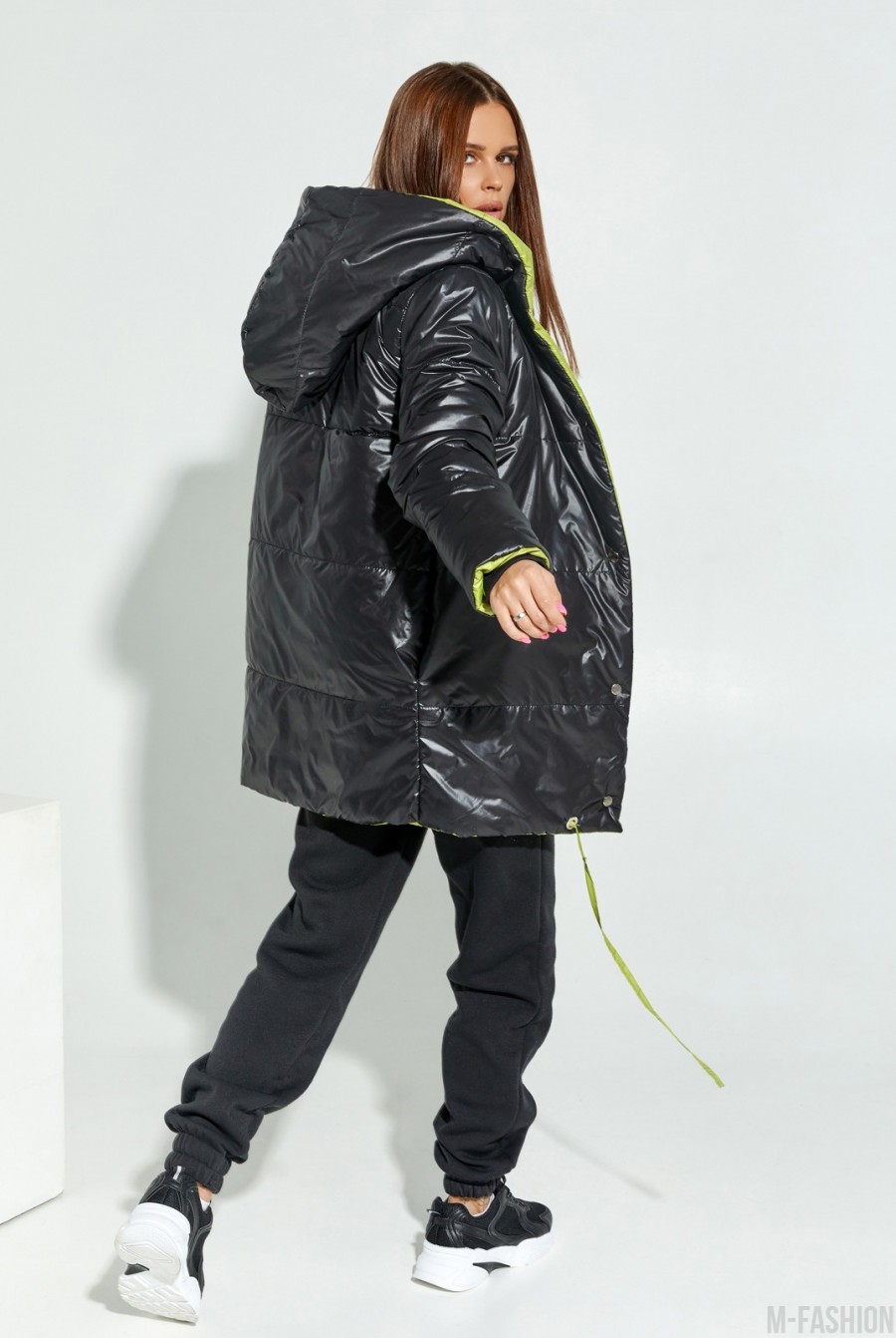 Черно-салатовая двусторонняя куртка с капюшоном- Фото 2