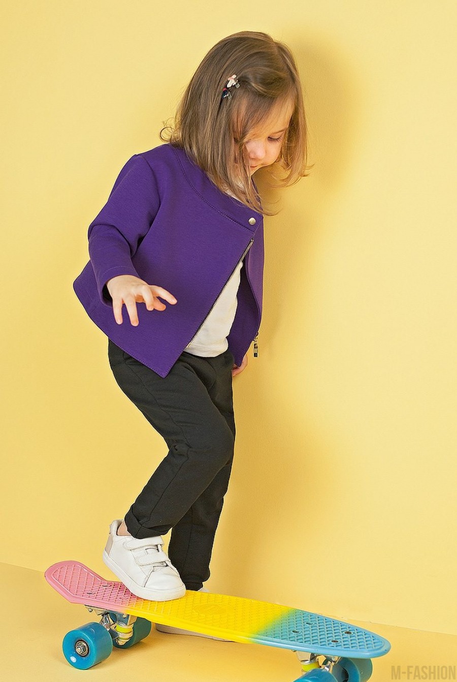Фиолетовая легкая трикотажная куртка на подкладке с ассиметричной застежкой- Фото 2