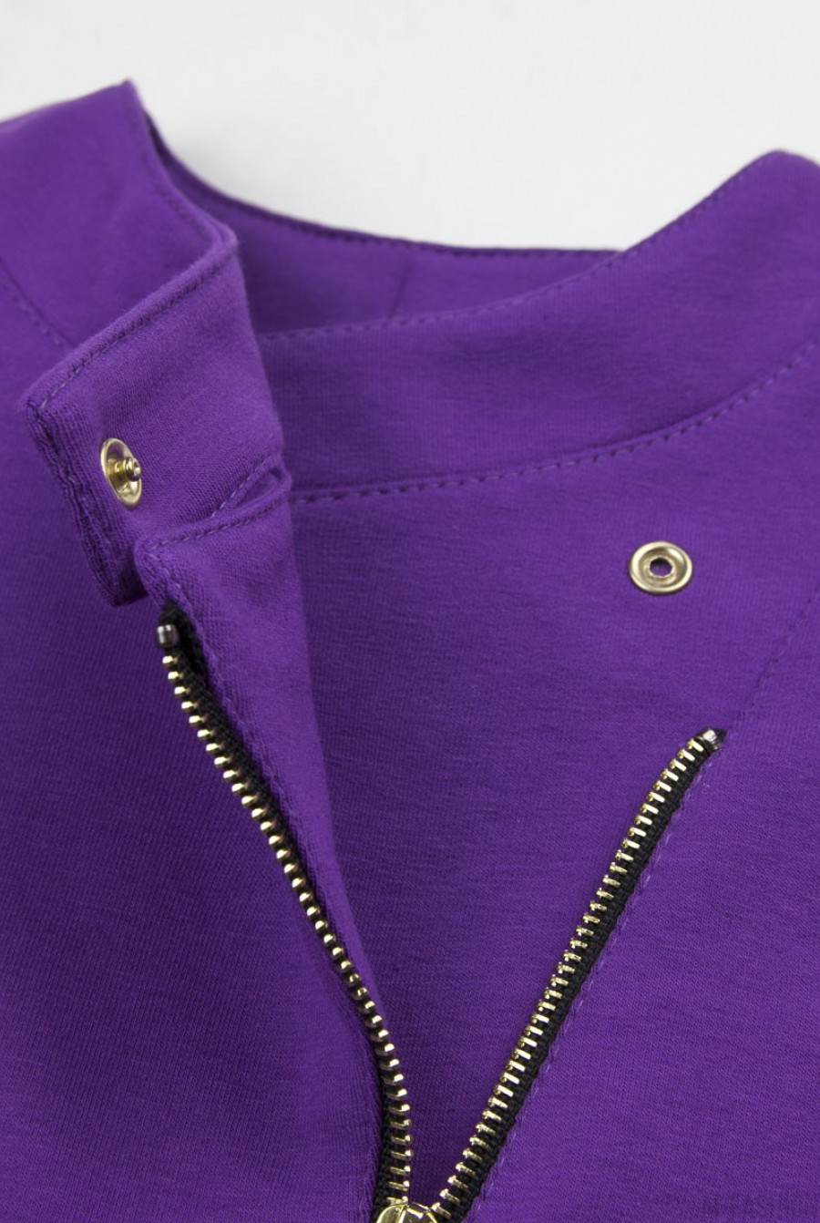Фиолетовая легкая трикотажная куртка на подкладке с ассиметричной застежкой- Фото 6