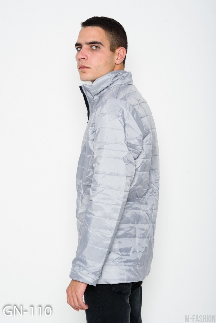 Серая стеганая легкая куртка на молнии с потайными карманами- Фото 2