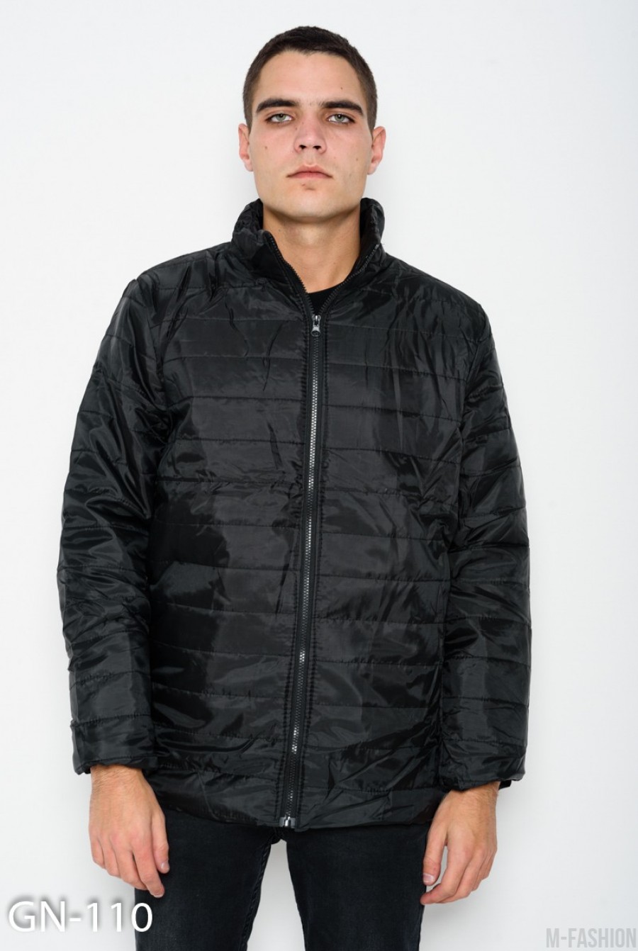 Черная стеганая легкая куртка на молнии с потайными карманами - Фото 1