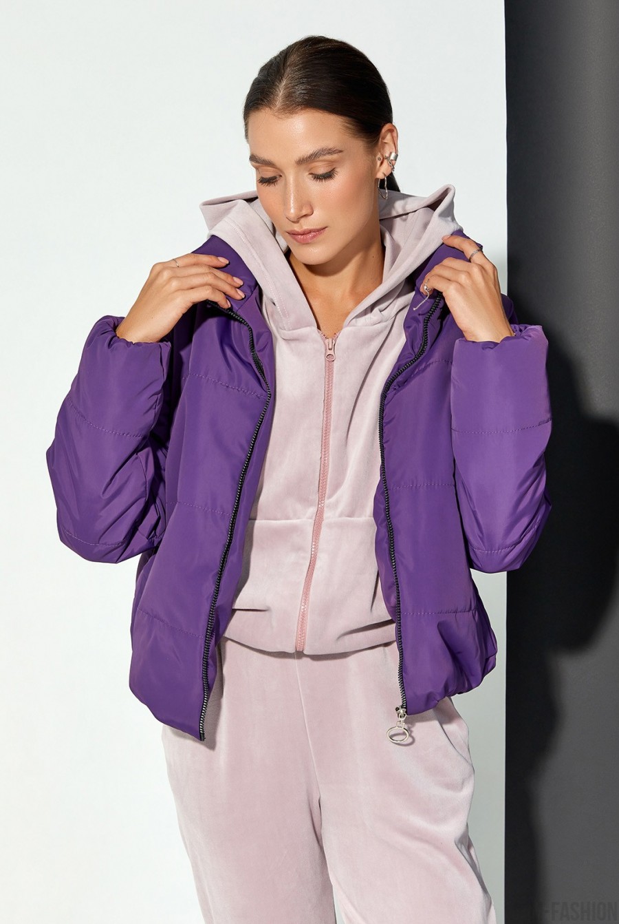 Фиолетовая стеганая куртка на молнии - Фото 1