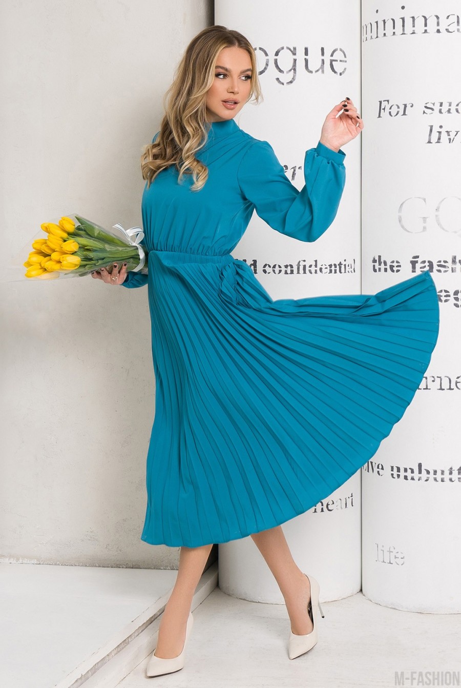 Бирюзовое классическое платье с плиссировкой- Фото 2