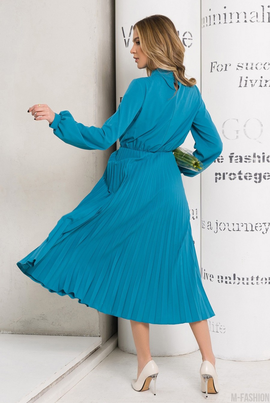 Бирюзовое классическое платье с плиссировкой- Фото 3