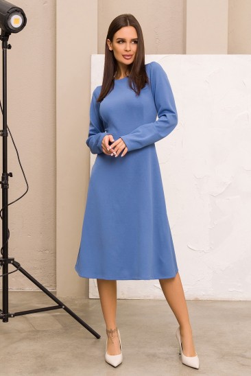 Синее классическое платье с длинными рукавами