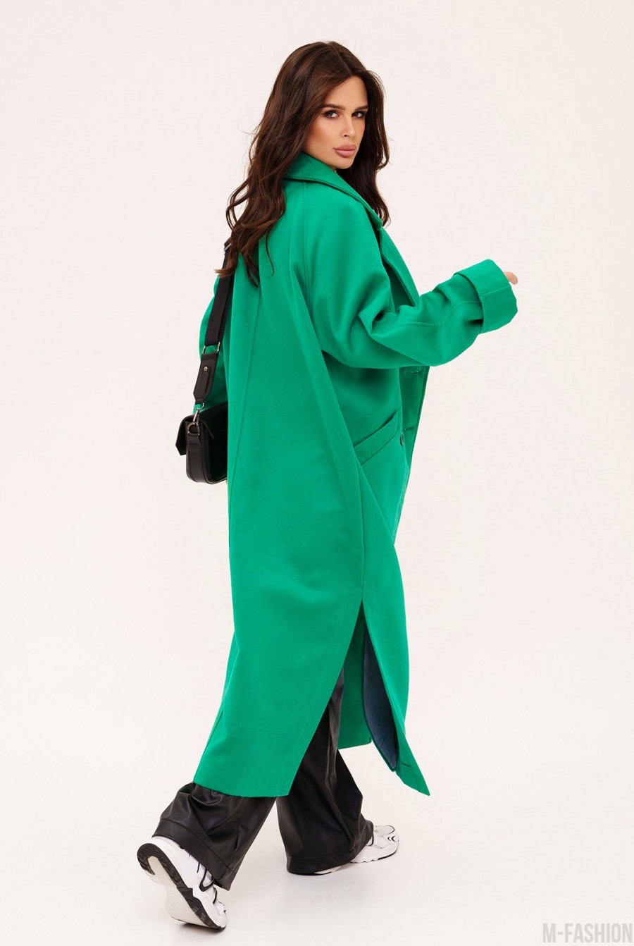 Зеленое кашемировое пальто с разрезами- Фото 3