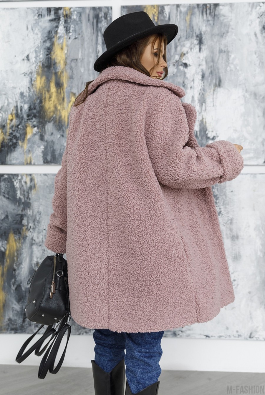 Сиреневое свободное пальто из искусственного меха- Фото 3