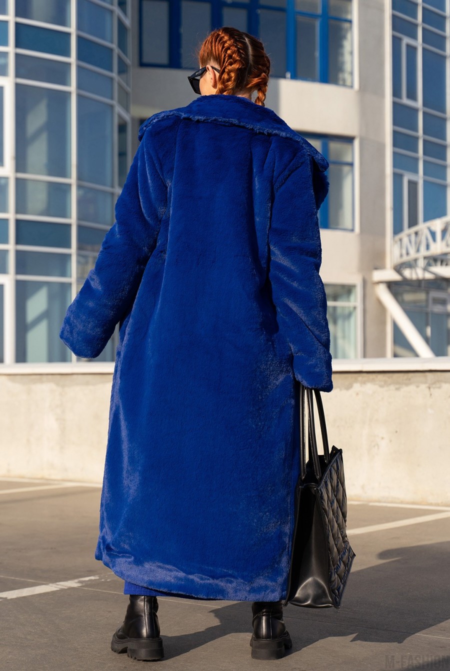Синее пальто из искусственного меха- Фото 3