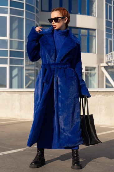Синее пальто из искусственного меха