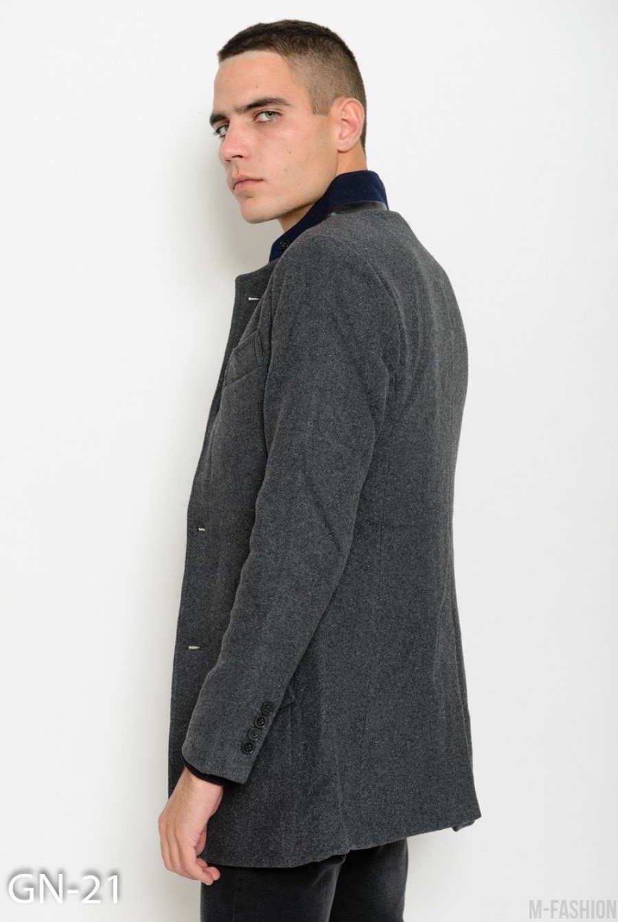 Темно-серое классическое пальто прямого кроя с многофункциональным воротником- Фото 2