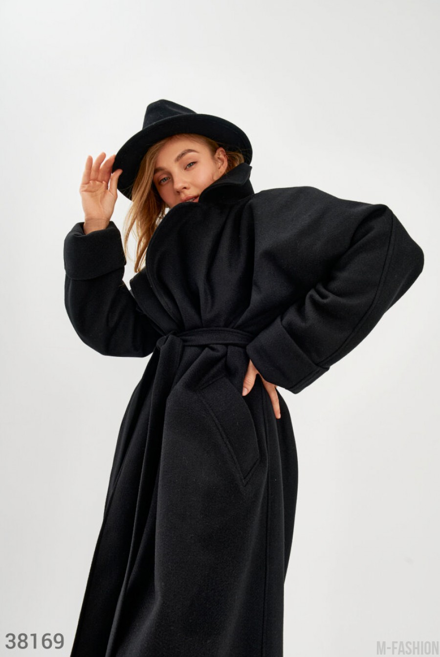 Черное удлиненное пальто- Фото 2