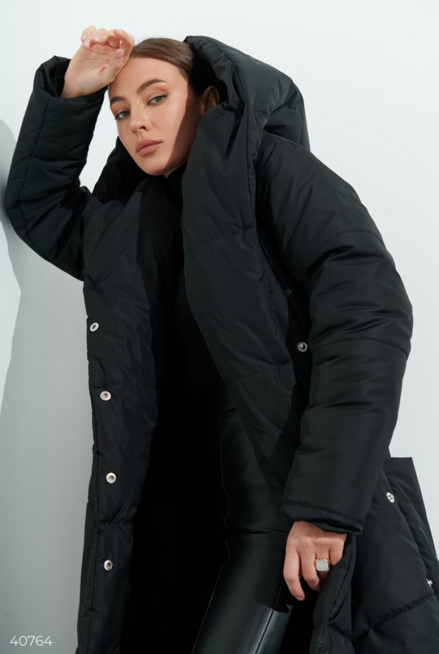 Черное пальто с капюшоном- Фото 2
