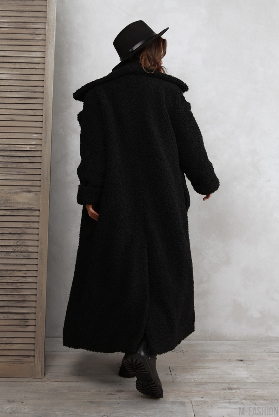 Черное удлиненное шерстяное пальто- Фото 3