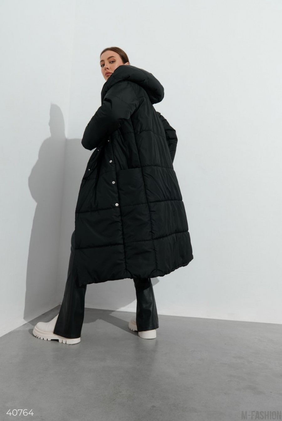 Черное пальто с капюшоном- Фото 3