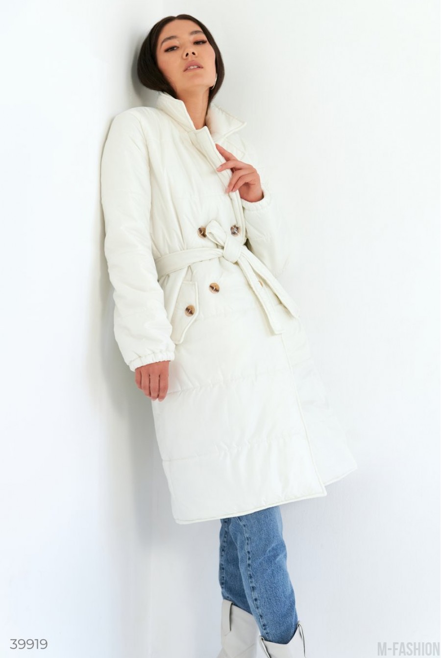 Стильное молочное пальто с поясом- Фото 2