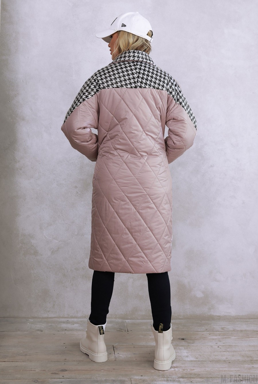 Сиреневое удлиненное принтованное пальто на синтепоне- Фото 3