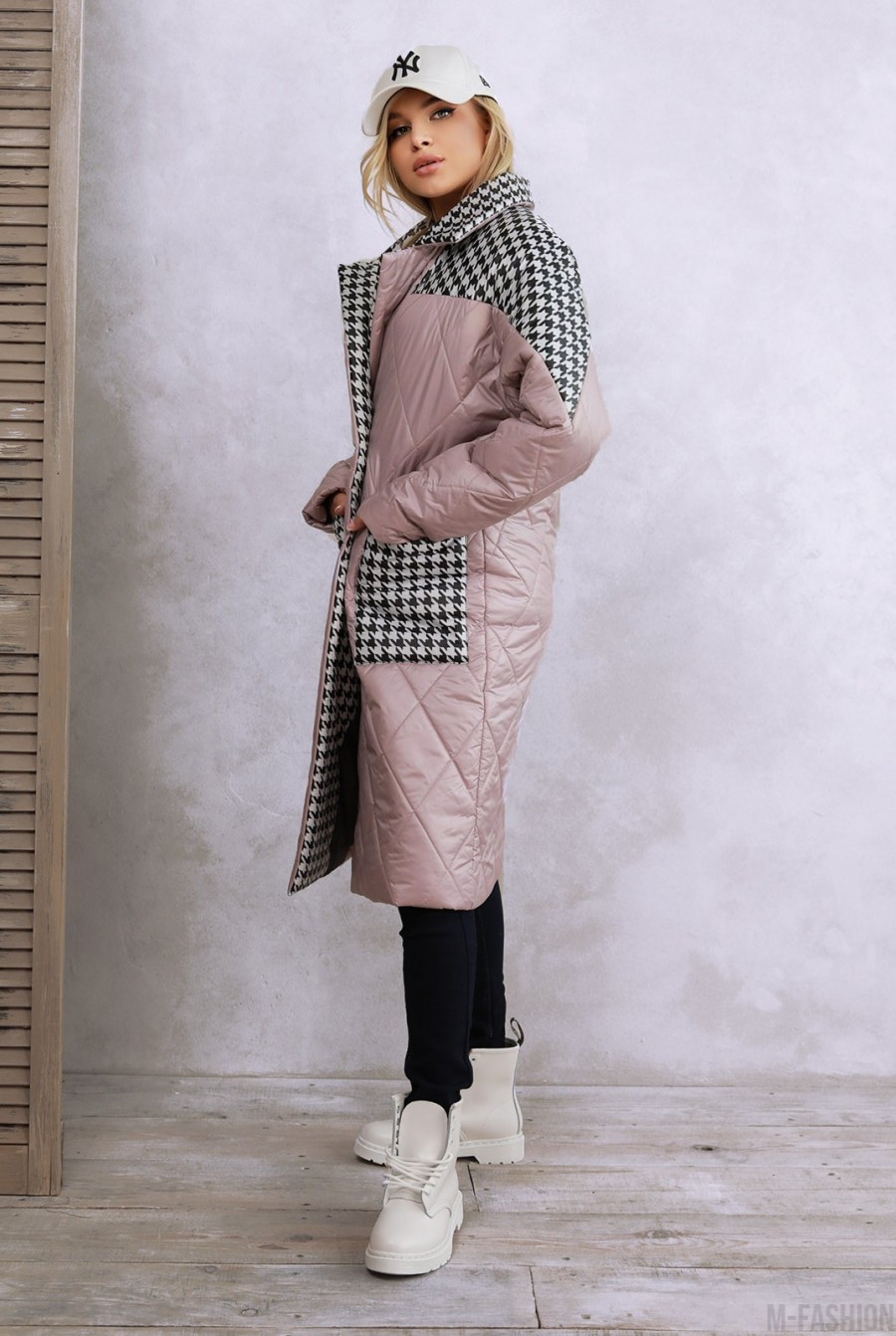 Сиреневое удлиненное принтованное пальто на синтепоне- Фото 2