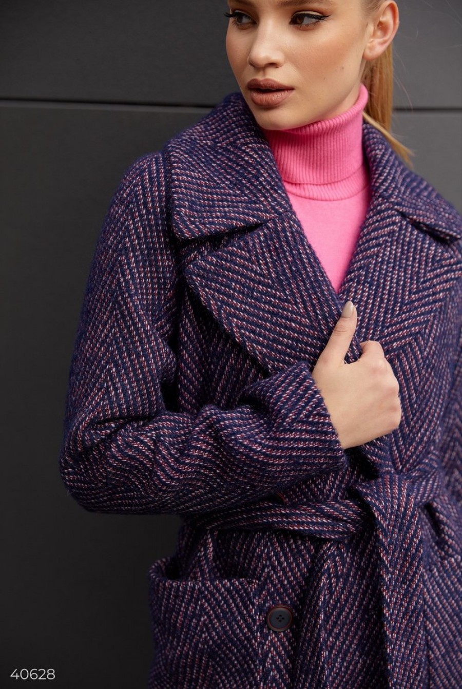 Шерстяное двубортное пальто фиолетового цвета- Фото 4