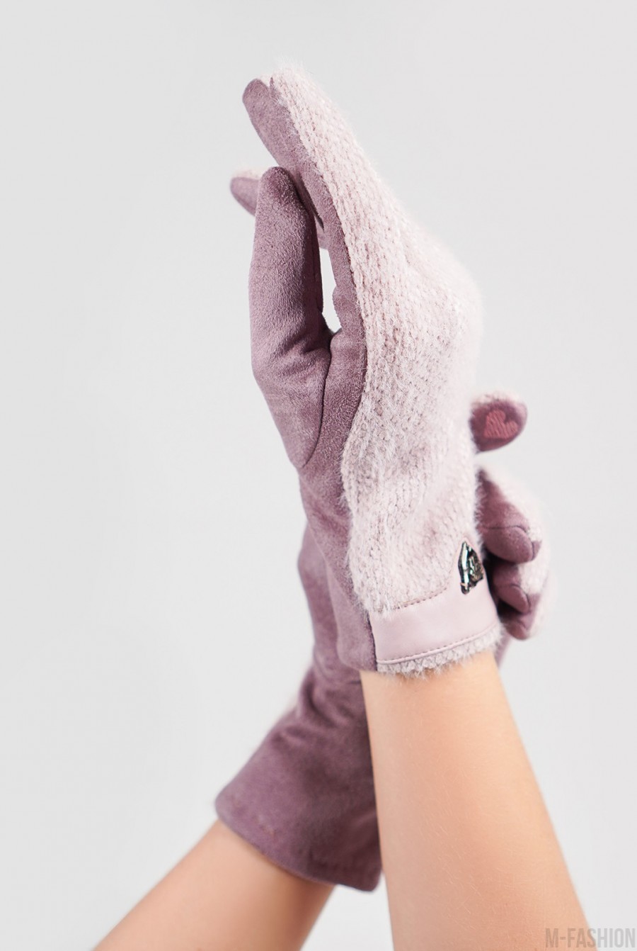 Сиреневые комбинированные перчатки с фактурной вставкой- Фото 3