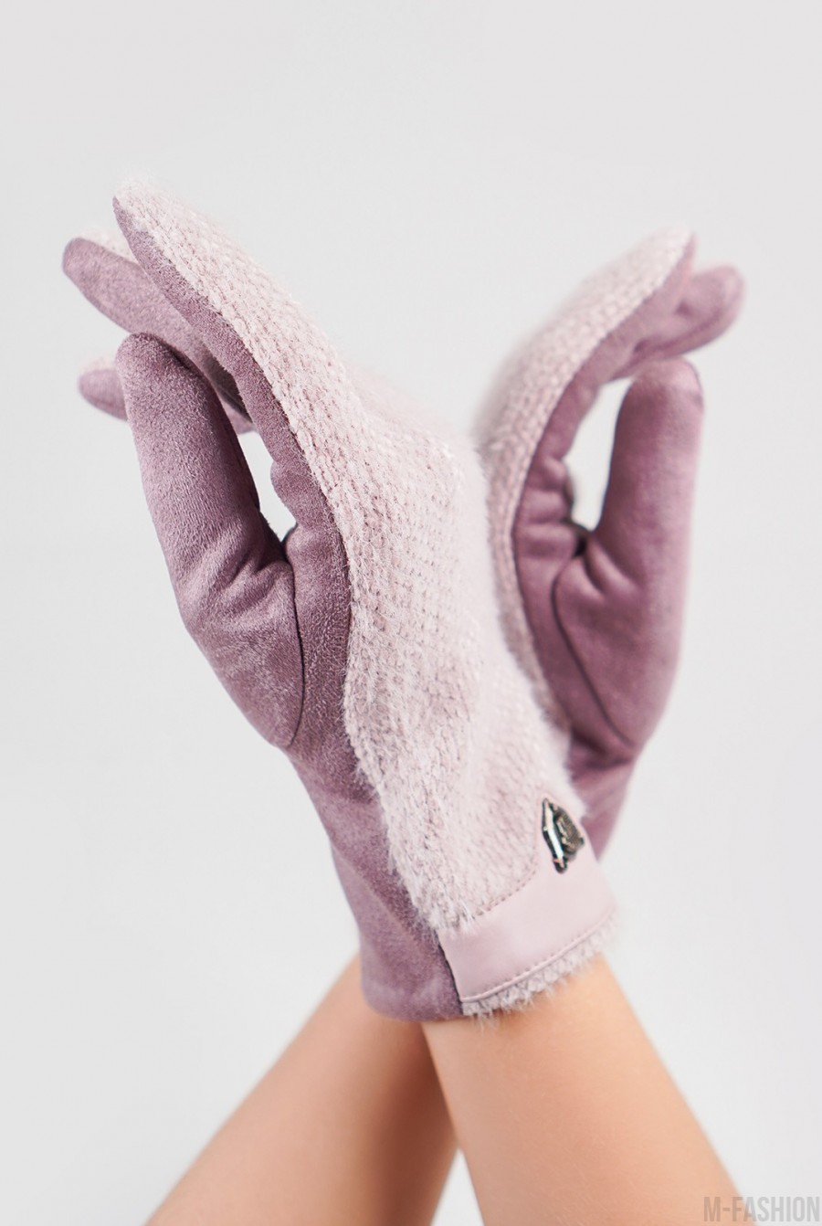Сиреневые комбинированные перчатки с фактурной вставкой - Фото 1
