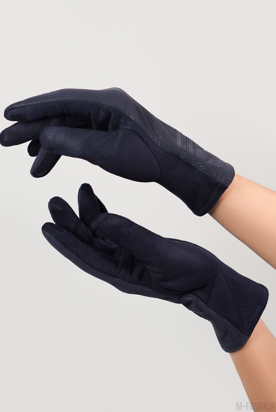 Синие замшевые теплые перчатки с фактурной вставкой- Фото 3