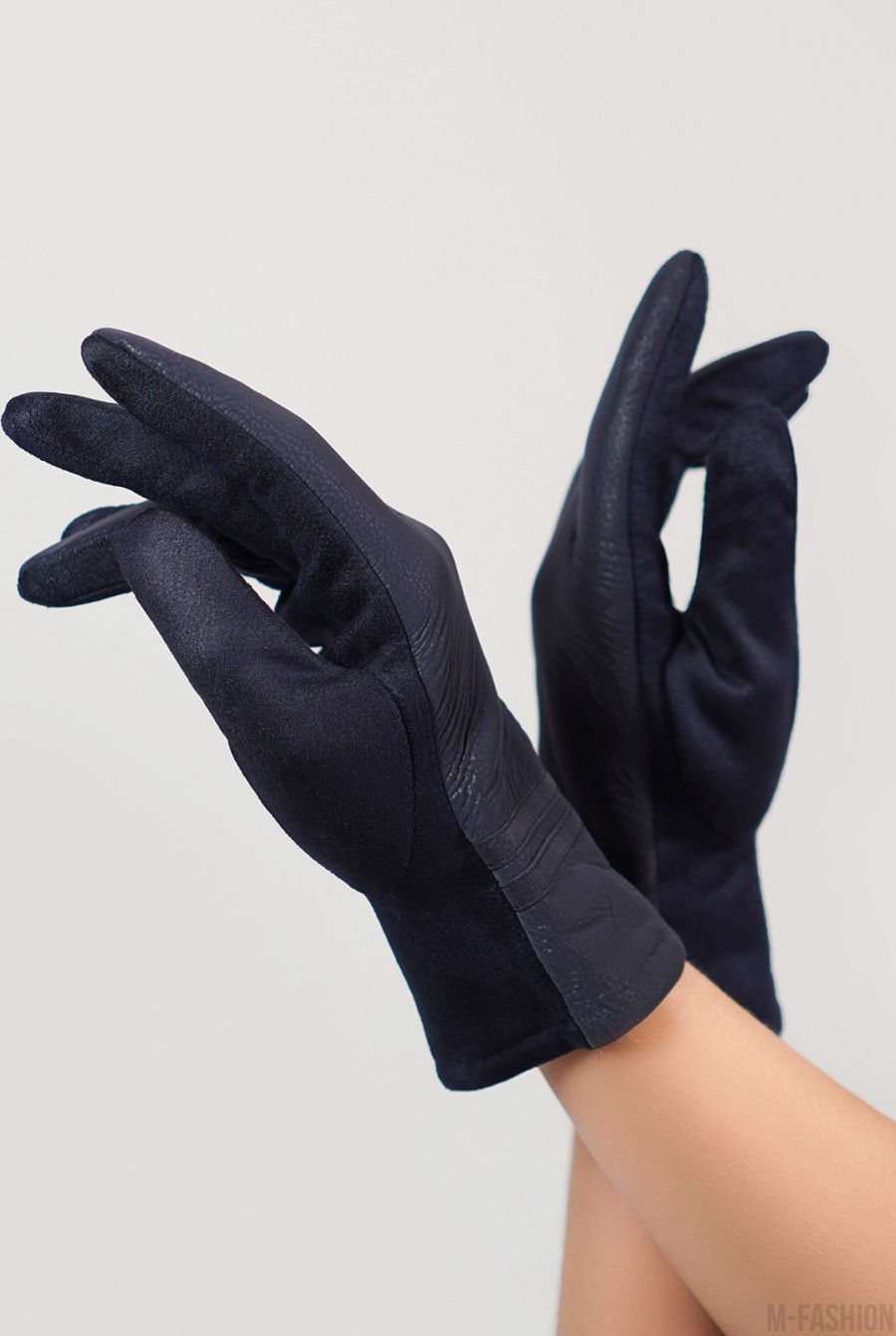 Синие замшевые теплые перчатки с фактурной вставкой - Фото 1