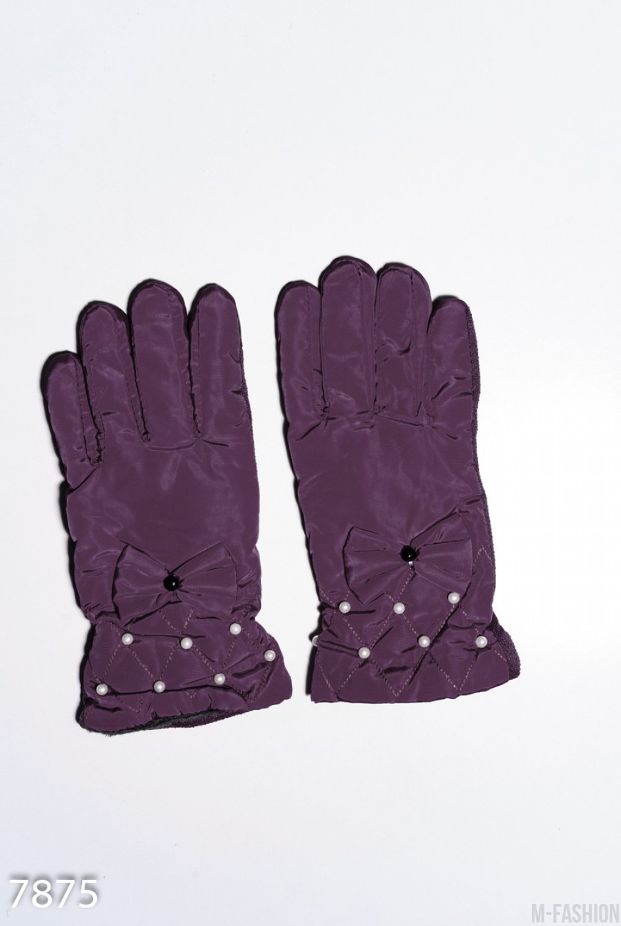Сиреневые теплые перчатки с антискользящим покрытием и декорированными манжетами - Фото 1