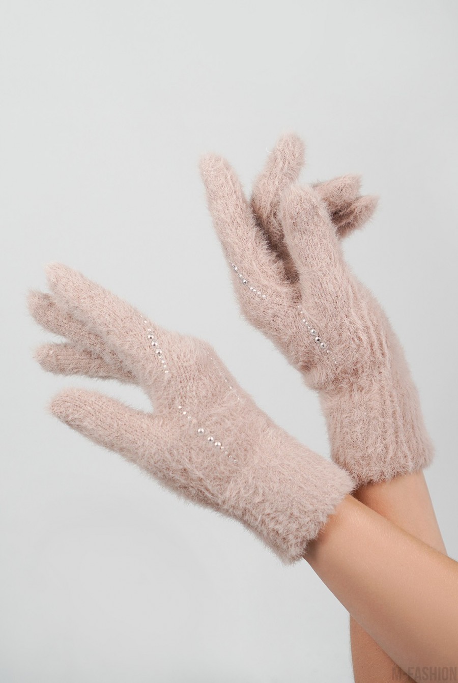 Бежевые утепленные перчатки со стразами - Фото 1