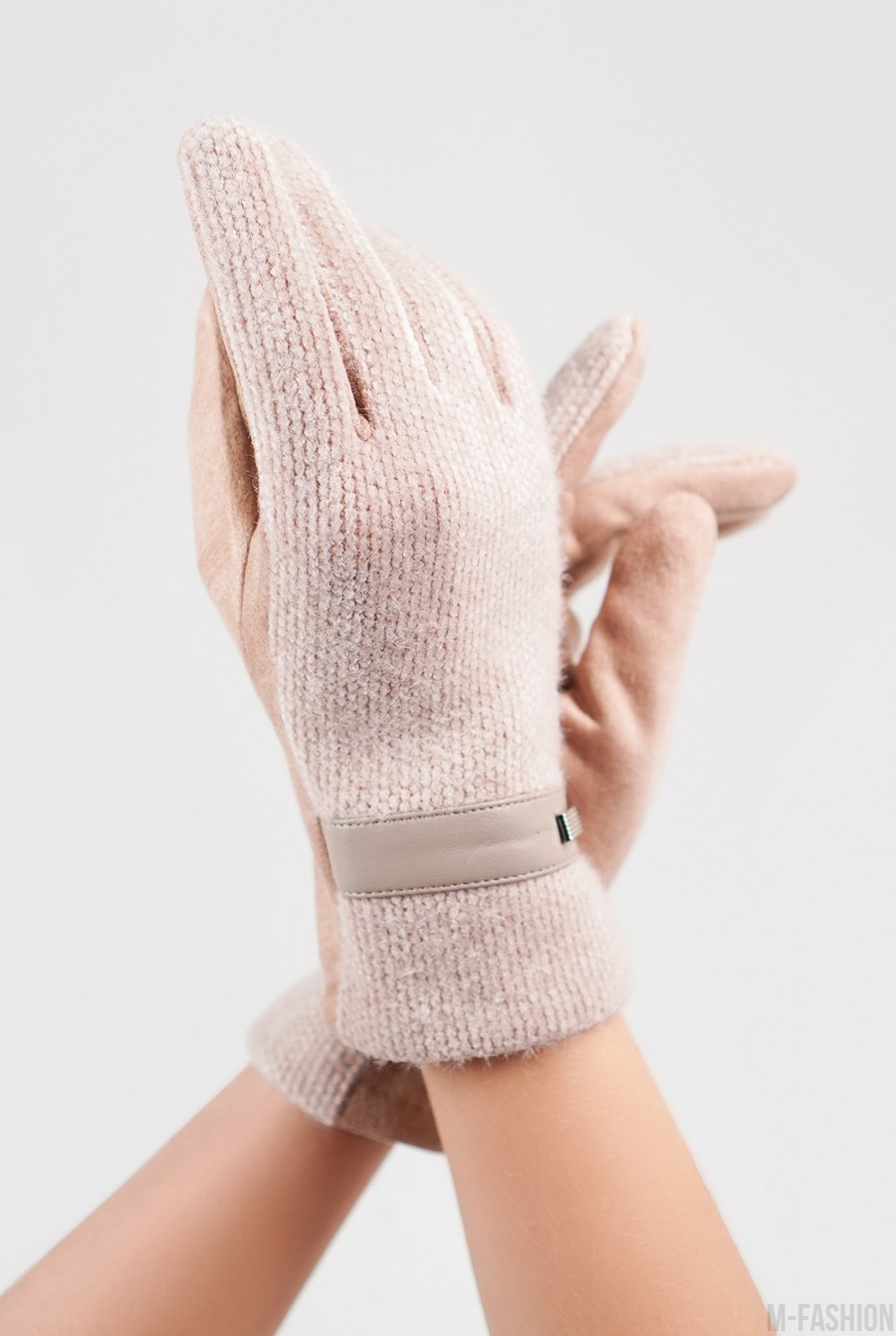Бежевые комбинированные перчатки с фактурной вставкой- Фото 2