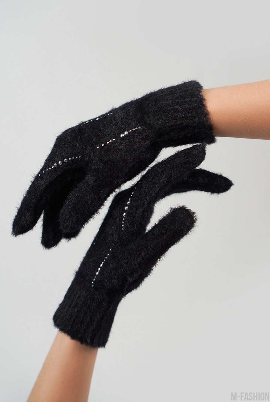 Черные утепленные перчатки со стразами - Фото 1
