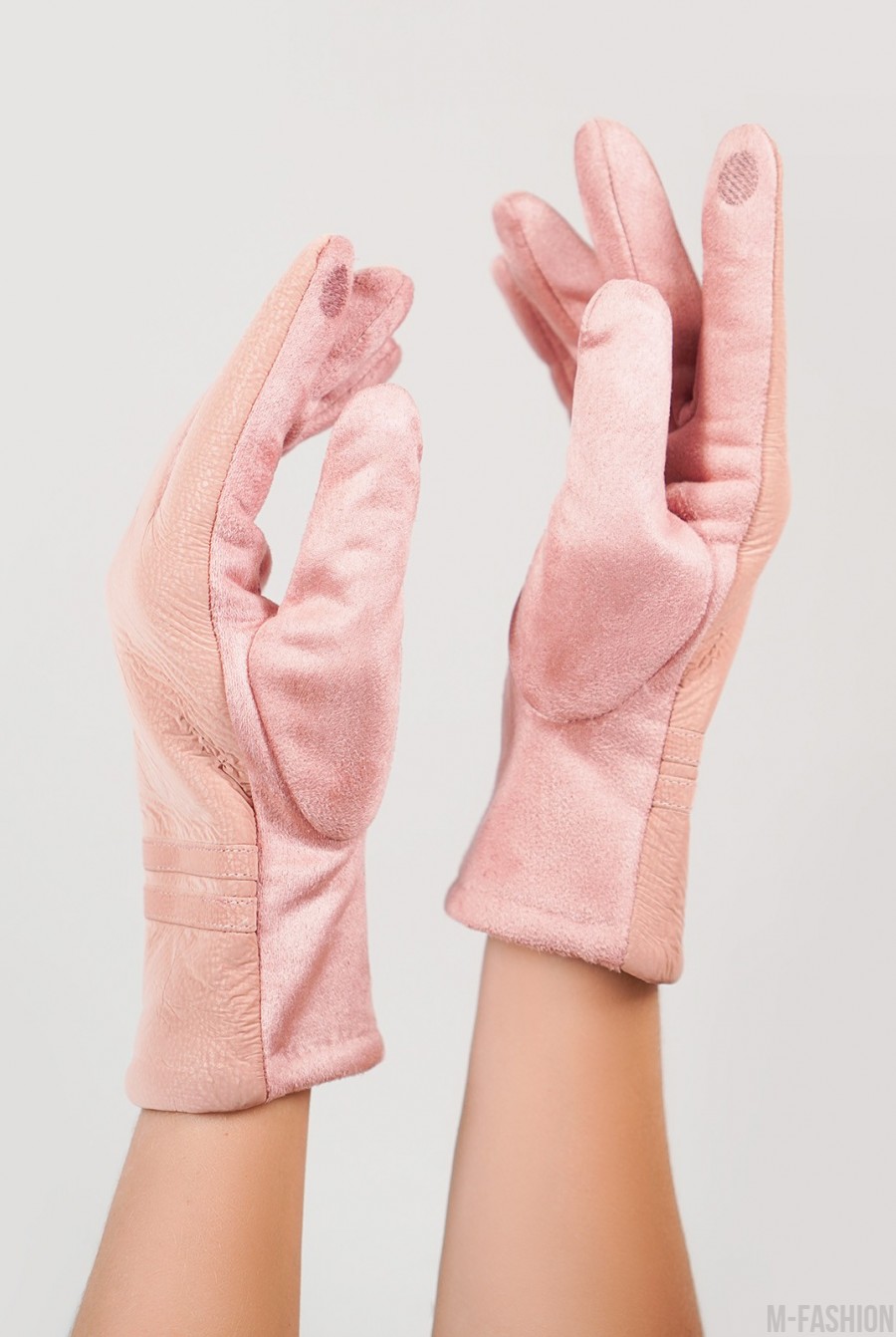 Розовые замшевые теплые перчатки с фактурной вставкой- Фото 3