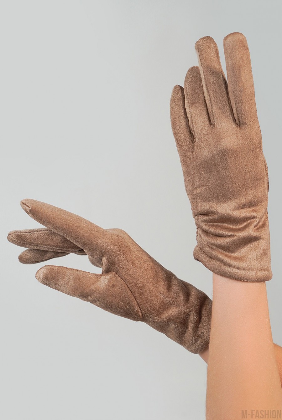Бежевые однотонные перчатки из эко-замши на меху- Фото 2