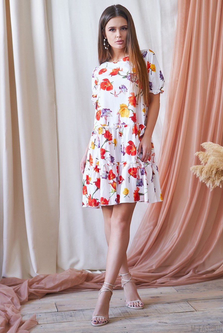 Принтованное крупным цветочным принтом платье-трапеция - Фото 1
