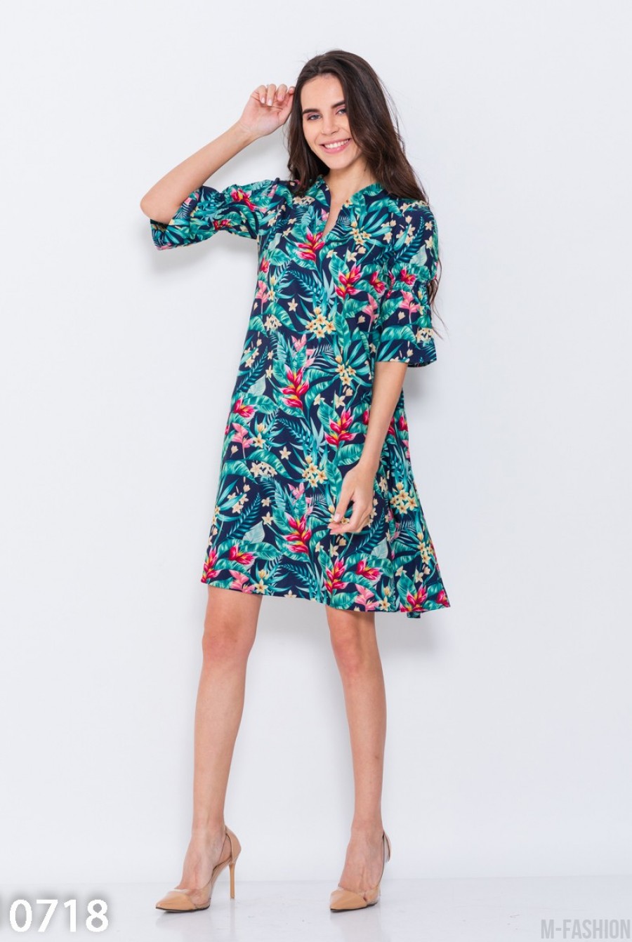 Расклешенное платье с тропической расцветкой- Фото 3