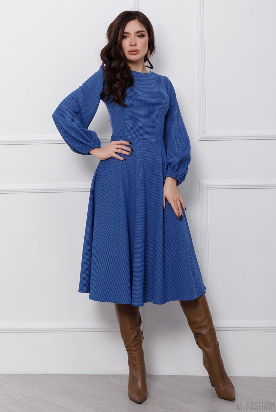 Синее классическое платье с объемными рукавами - Фото 1