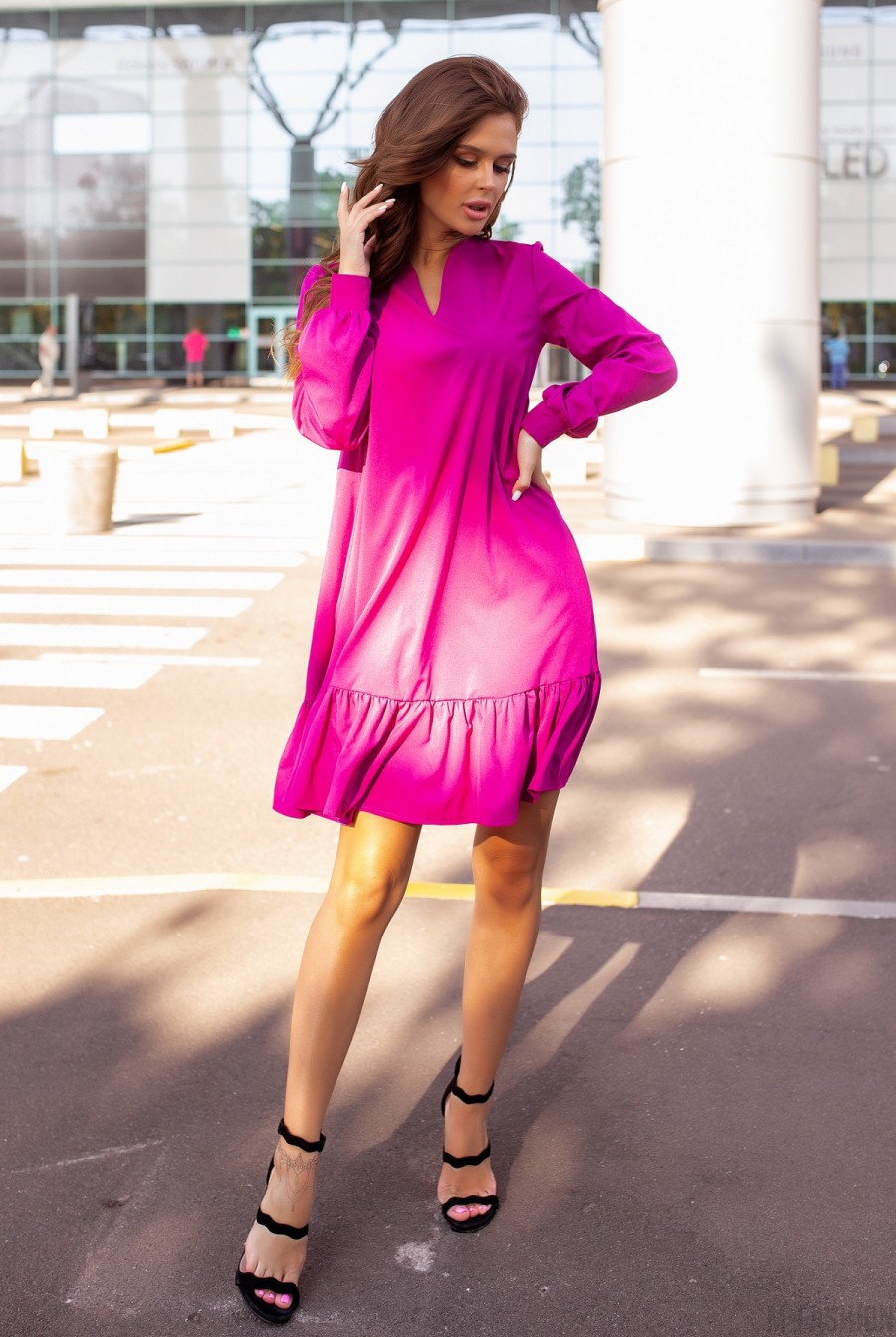 Фиолетовое свободное платье-трапеция с воланом - Фото 1