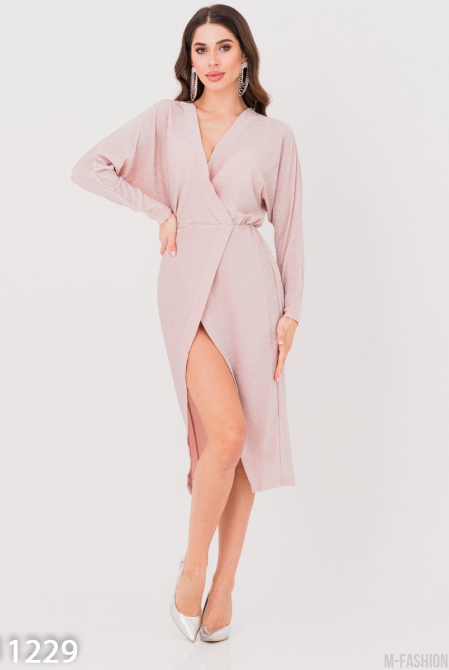Розовое приталенное нарядное платье с люрексом - Фото 1