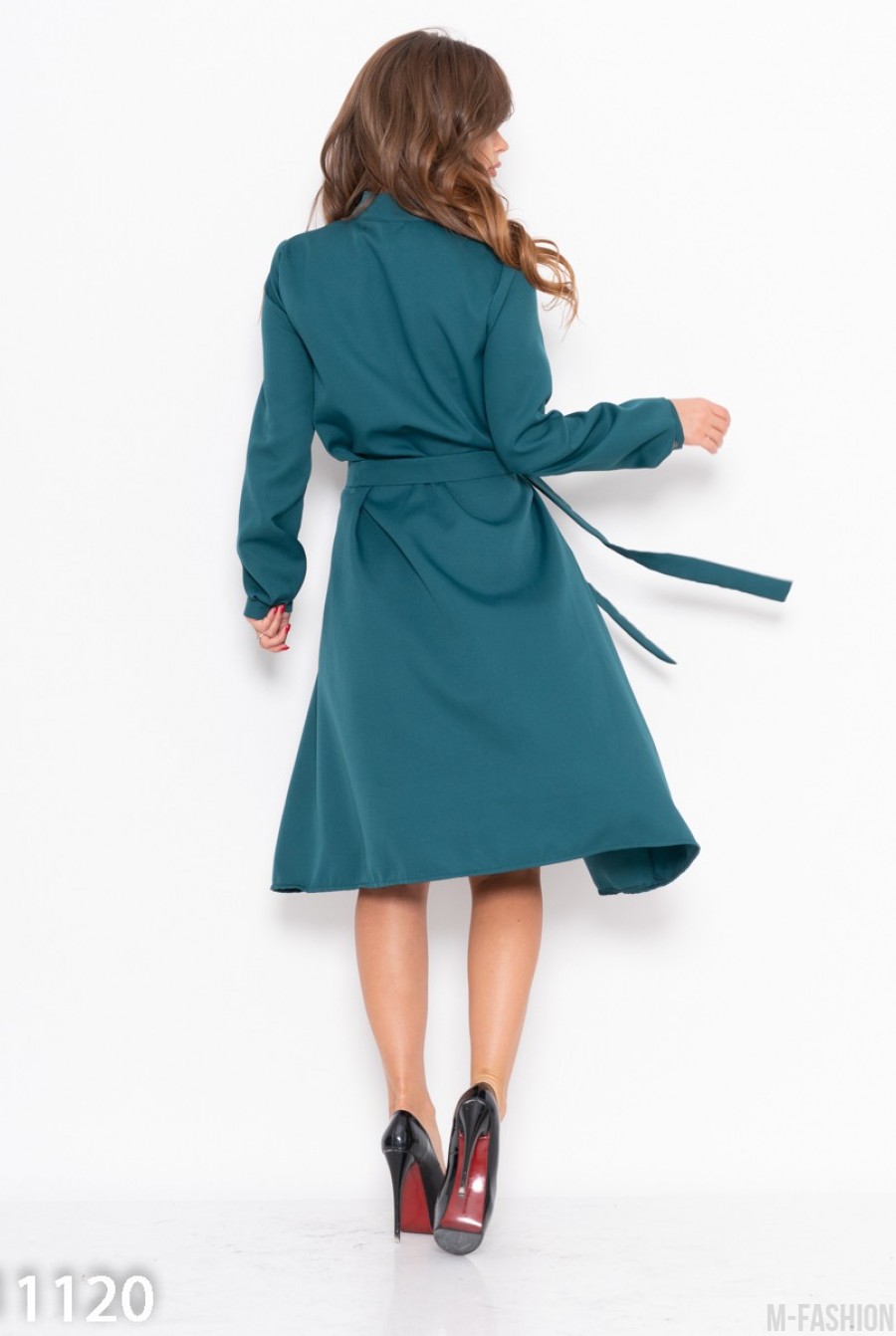 Зеленое приталенное платье с карманами- Фото 3