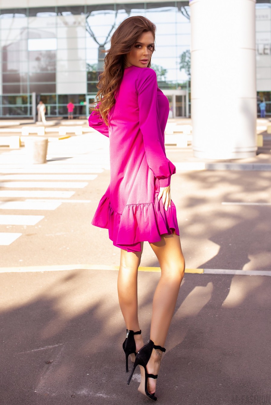 Фиолетовое свободное платье-трапеция с воланом- Фото 3