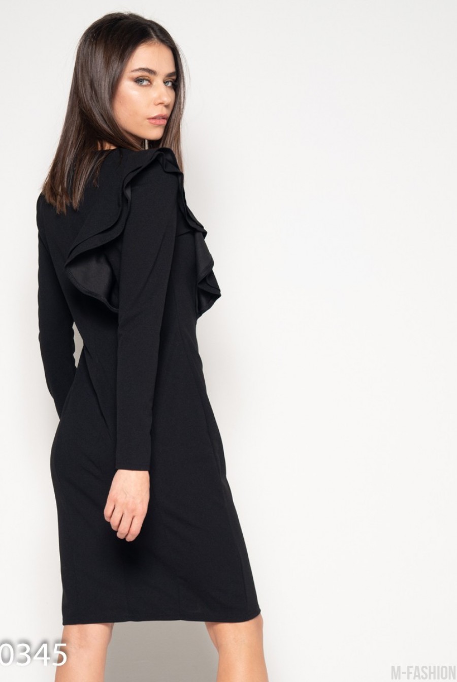 Черное платье с длинными рукавами и рюшами- Фото 3