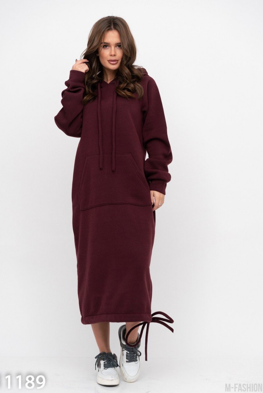 Бордовое теплое платье с капюшоном и кулиской - Фото 1