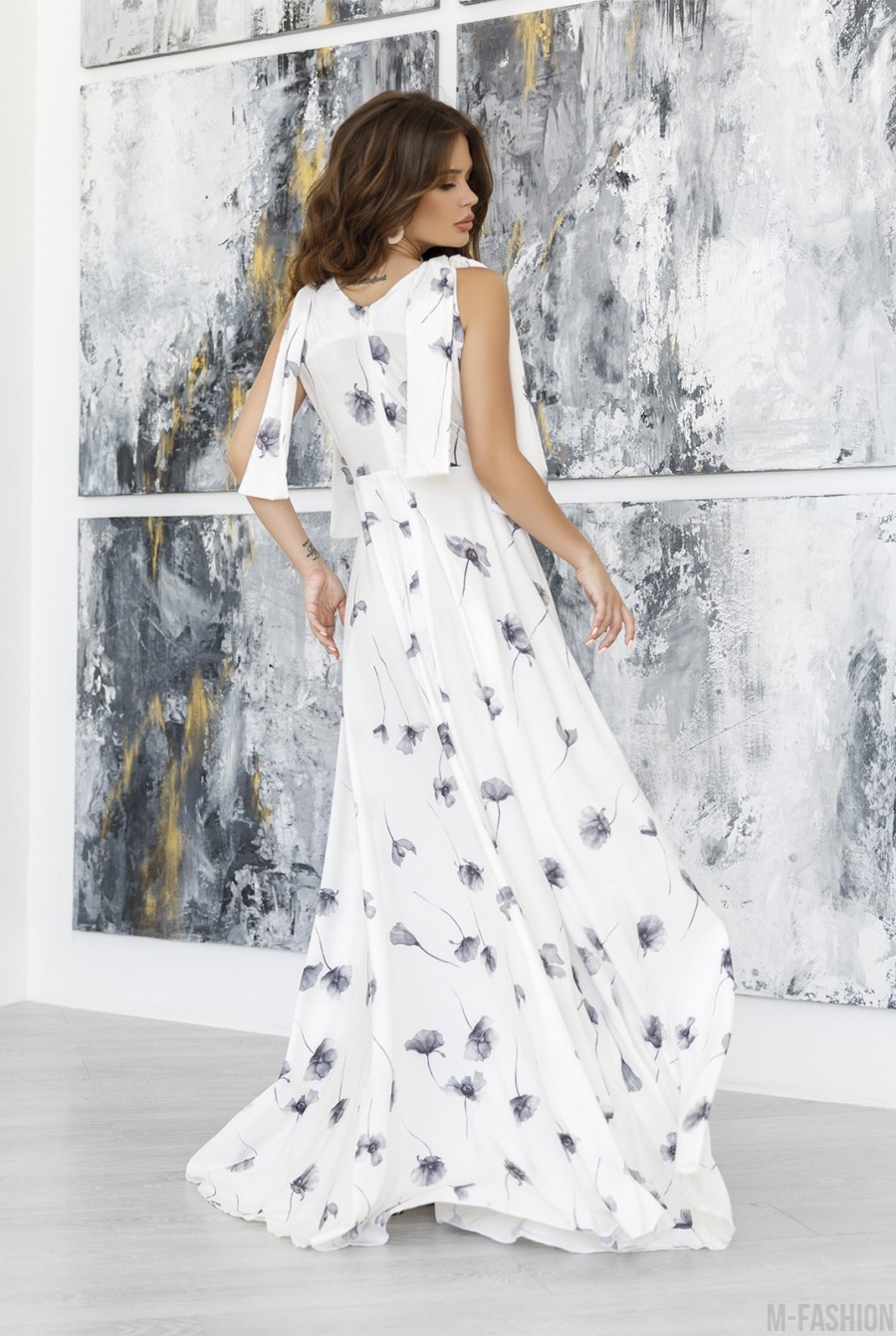 Белое длинное платье с декольте- Фото 3