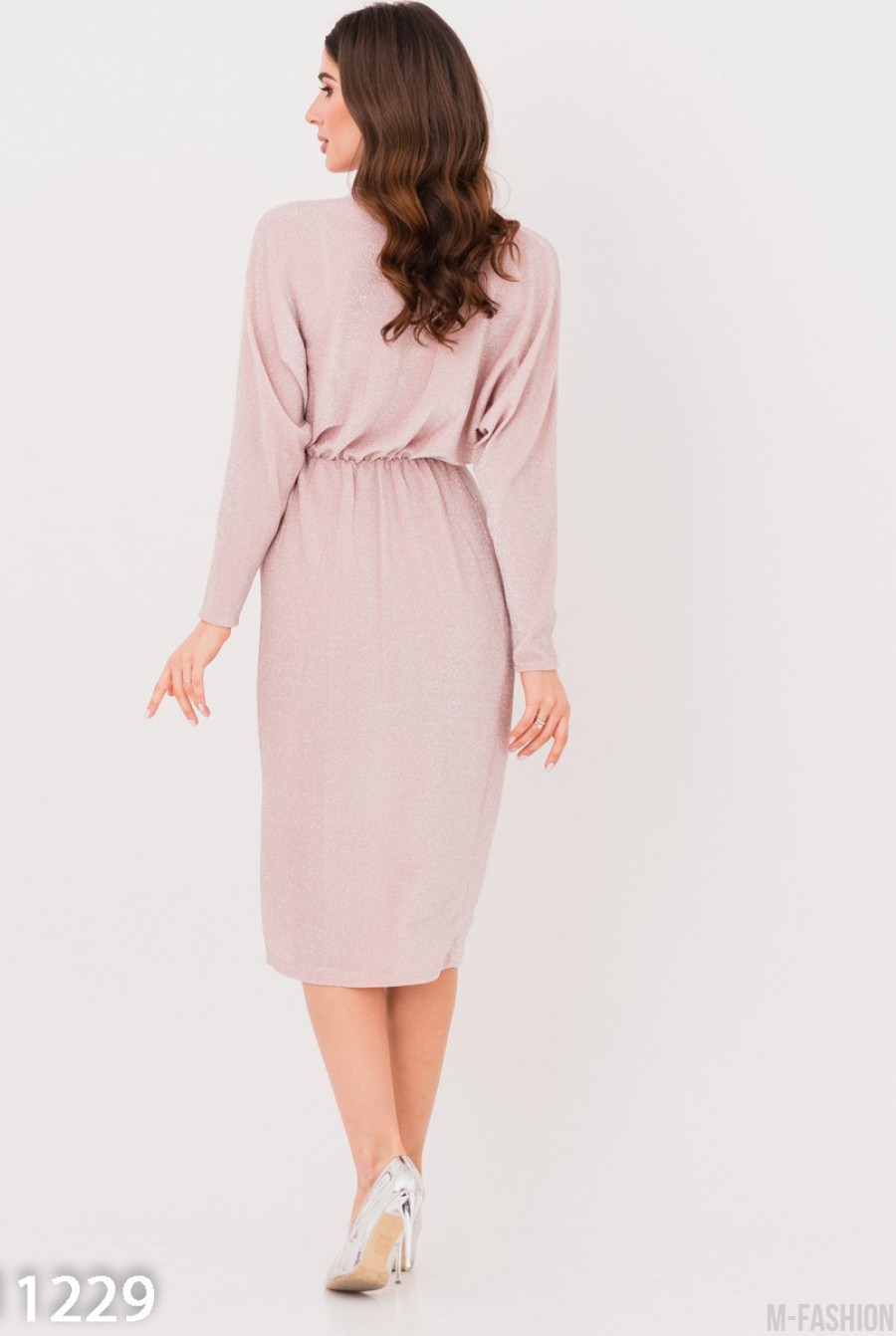 Розовое приталенное нарядное платье с люрексом- Фото 3