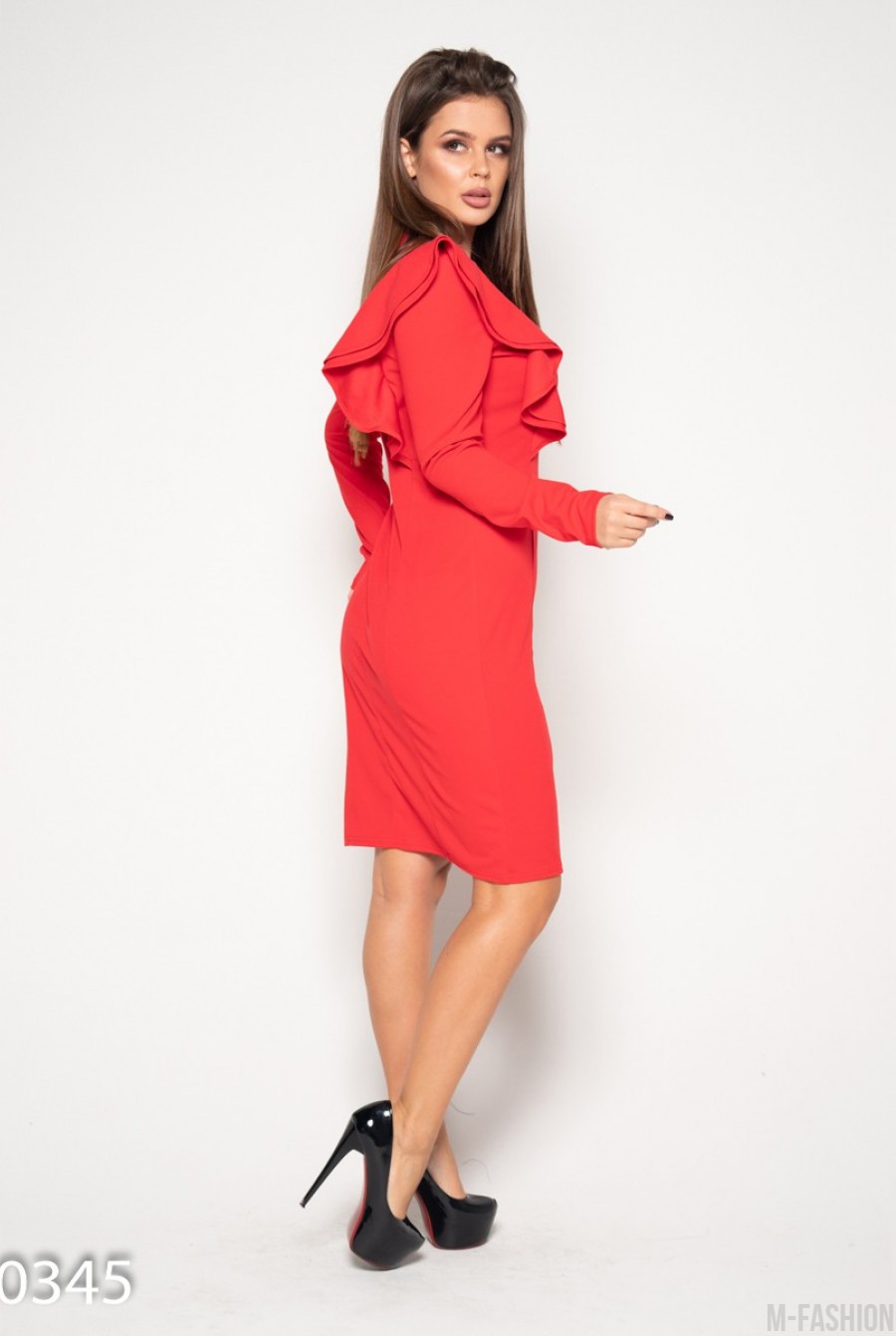 Красное платье с длинными рукавами и рюшами- Фото 3
