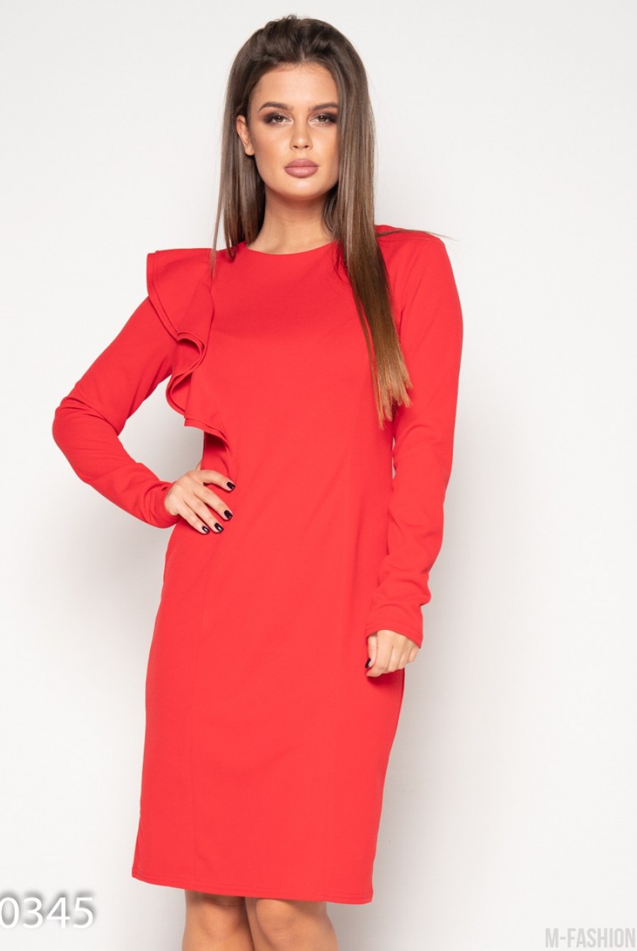 Красное платье с длинными рукавами и рюшами - Фото 1