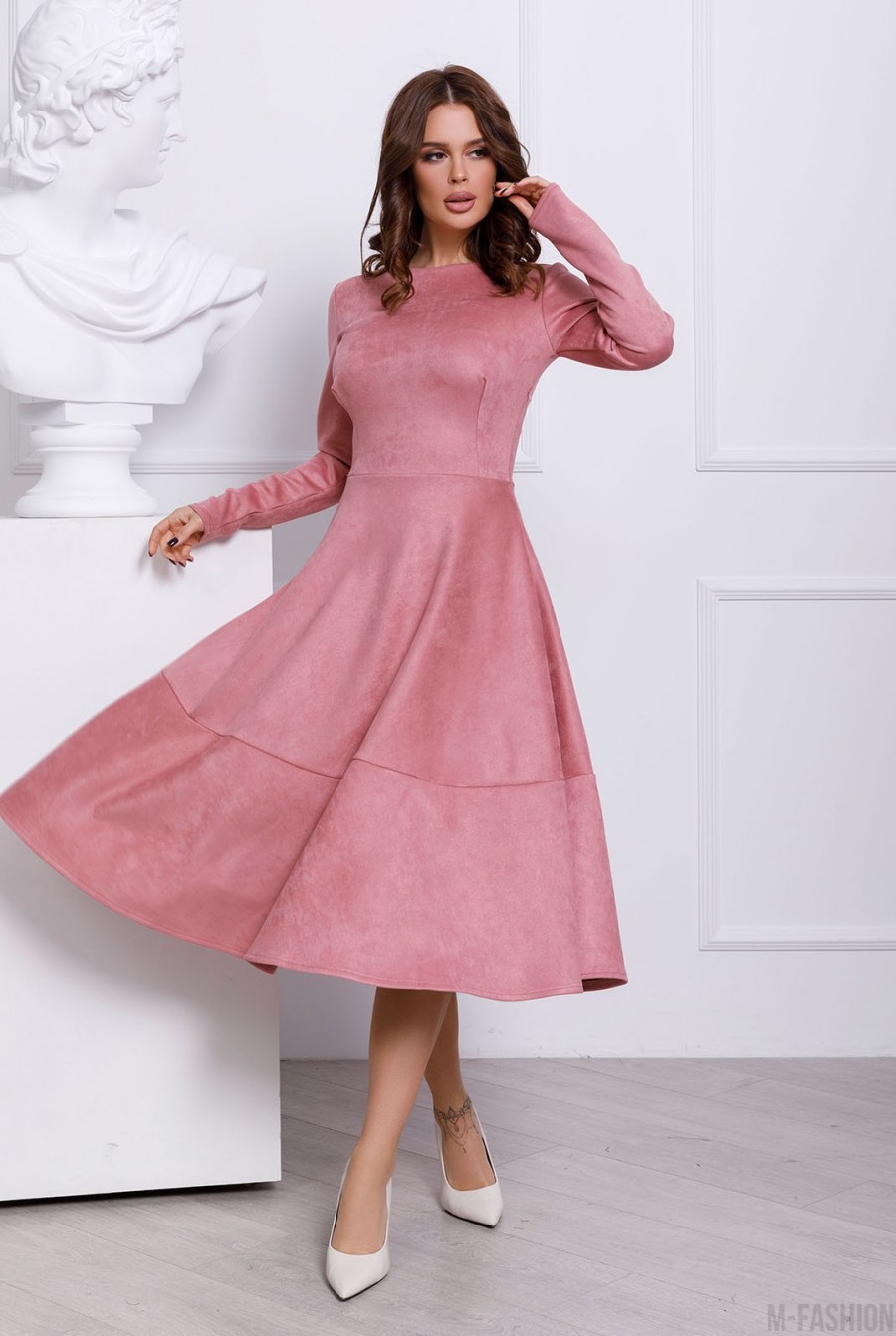 Розовое замшевое классическое платье - Фото 1