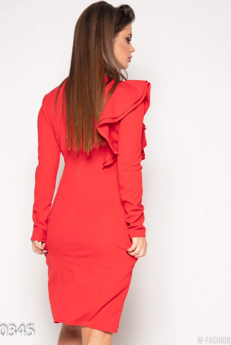 Красное платье с длинными рукавами и рюшами- Фото 5