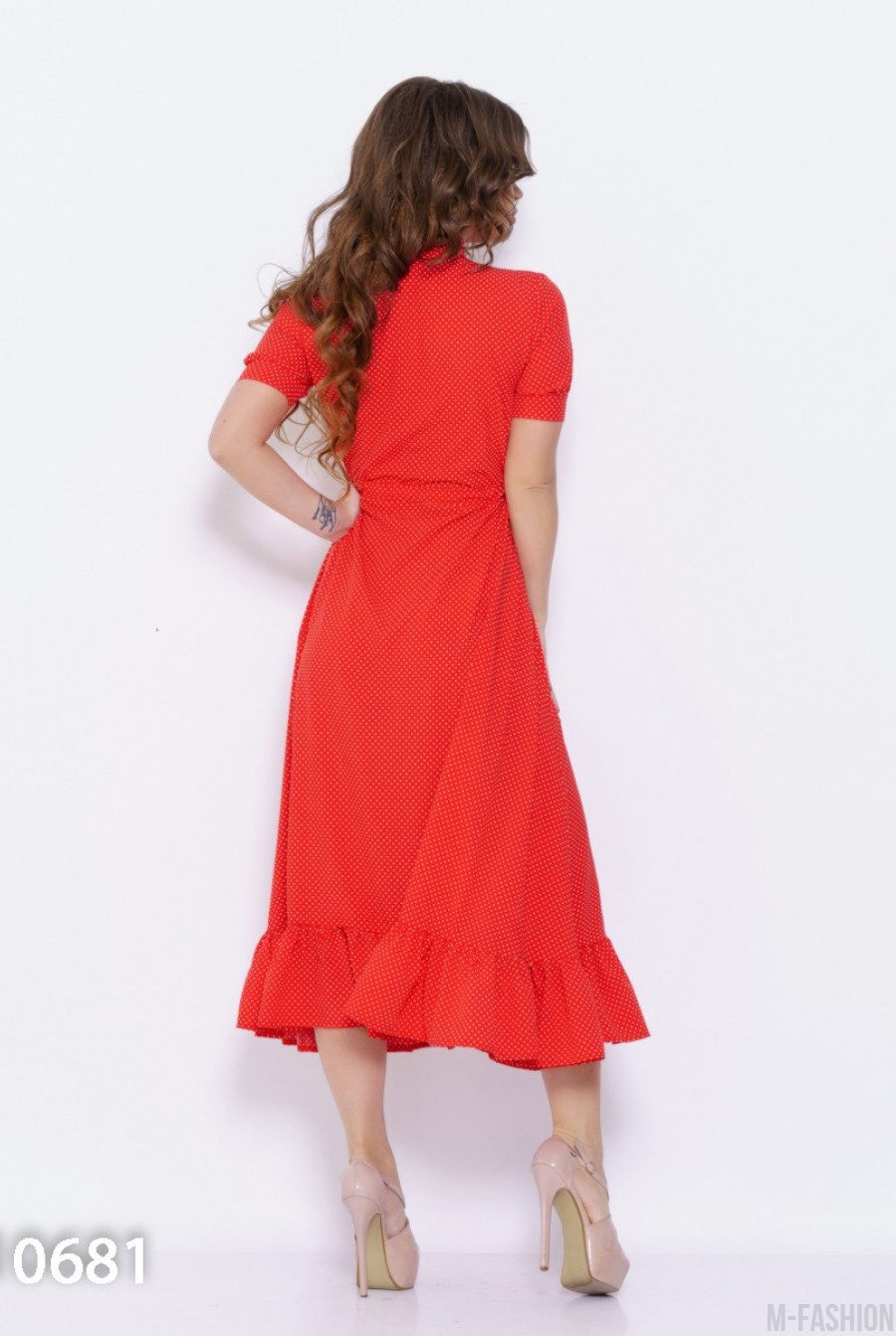Красное в горошек приталенное платье с воланом- Фото 5