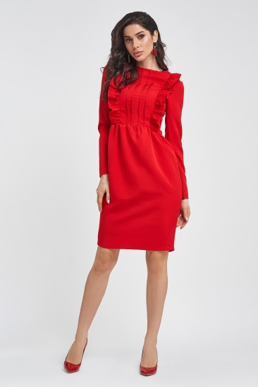 Красное нарядное платье с рюшами