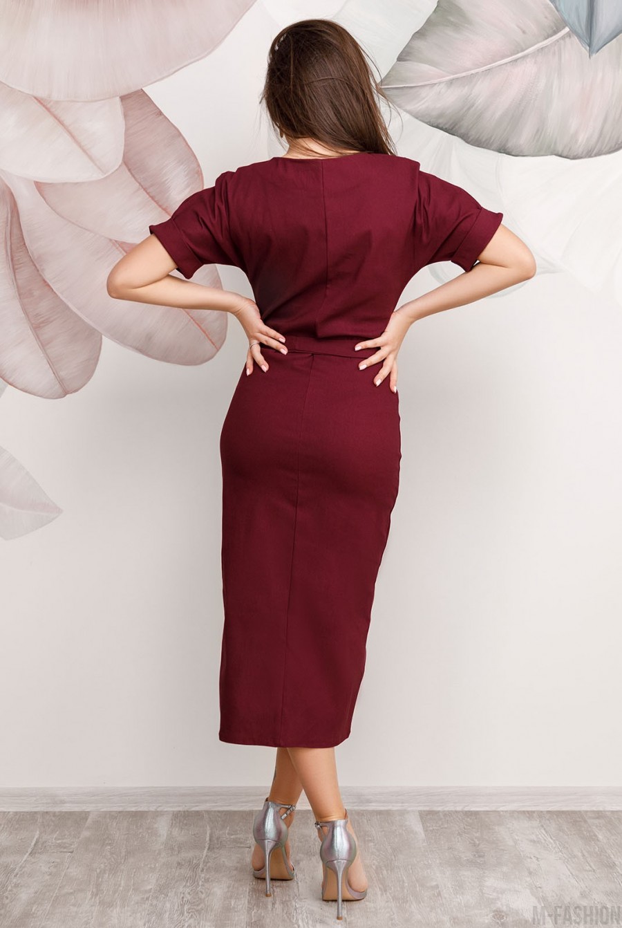 Бордовое коттоновое платье с подворотами на рукавах- Фото 3